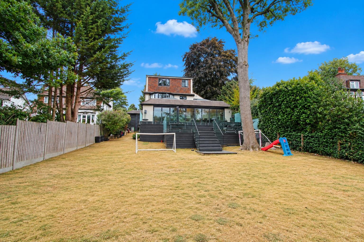 6 bed property in West Way, Carshalton